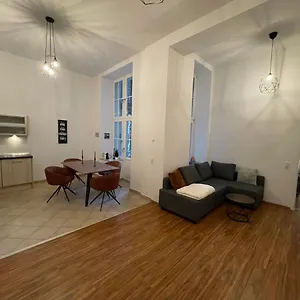 Wohlfuehlen In Perfekter Lage Apartment